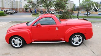 2004 Chevrolet SSR photo 2