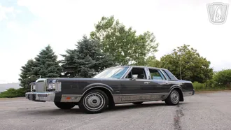 1986 Lincoln Town Car photo 2
