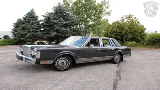 1986 Lincoln Town Car photo 3