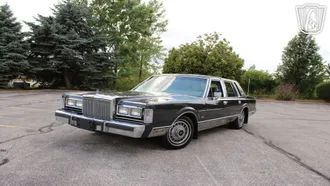 1986 Lincoln Town Car photo 6