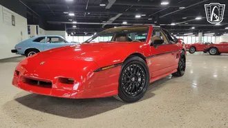1988 Pontiac Fiero photo 3