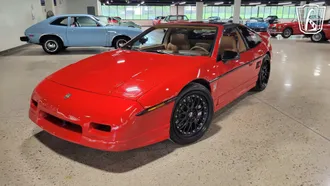 1988 Pontiac Fiero photo 4