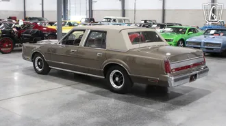 1989 Lincoln Town Car photo 3