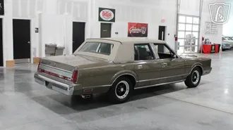 1989 Lincoln Town Car photo 4