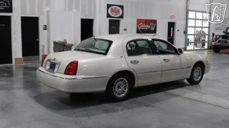 1999 Lincoln Town Car photo 4