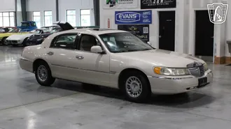1999 Lincoln Town Car photo 5