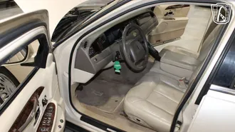 1999 Lincoln Town Car photo 6