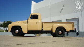 1951 International L 110 photo 7