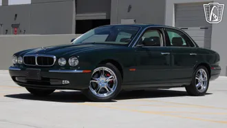 2004 Jaguar XJ8 photo 2