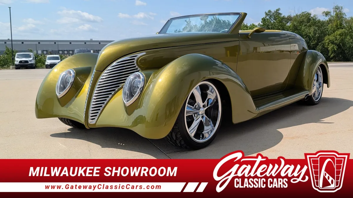 1939 Ford Custom