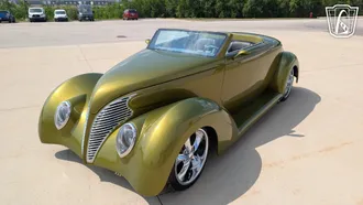 1939 Ford Custom photo 2