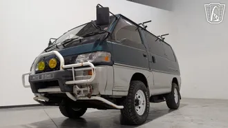 1995 Mitsubishi Delica photo 4
