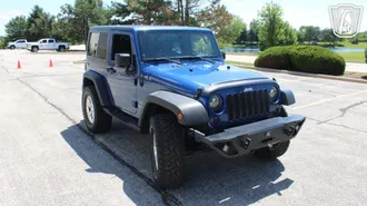 2010 Jeep Wrangler photo 2
