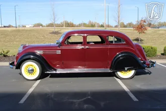 1936 Chrysler Airflow photo 2
