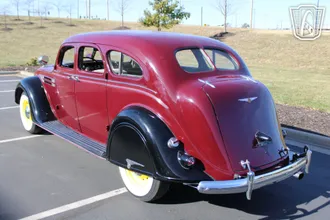 1936 Chrysler Airflow photo 3