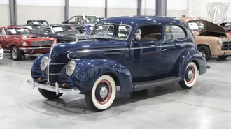 1939 Ford Deluxe photo 2