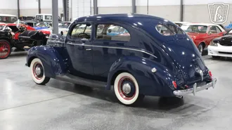1939 Ford Deluxe photo 3