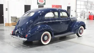 1939 Ford Deluxe photo 4