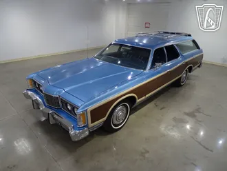 1973 Ford Country Squire photo 2
