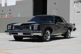 1975 Pontiac LeMans photo 2