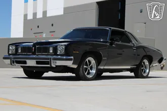 1975 Pontiac LeMans photo 3