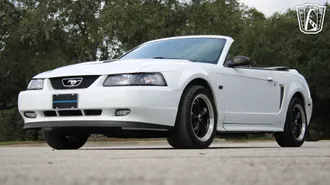 2000 Ford Mustang photo 2