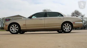 2005 Jaguar XJ8L photo 3