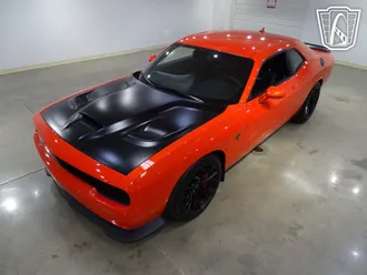 2016 Dodge Challenger photo 2