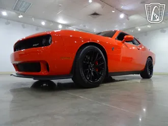 2016 Dodge Challenger photo 4