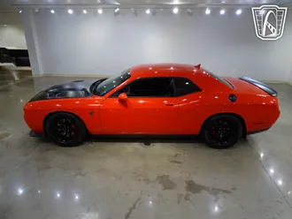 2016 Dodge Challenger photo 5