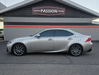 2017 Lexus IS photo 2