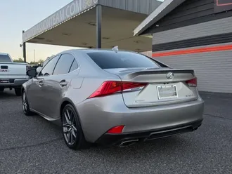 2017 Lexus IS photo 3