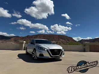 2019 Nissan Altima photo 2
