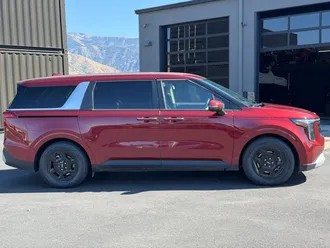 2025 Kia Carnival photo 3