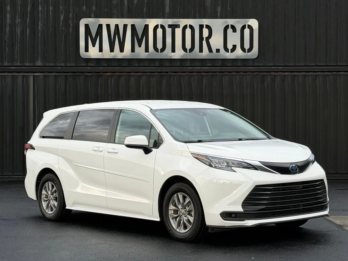 2025 Toyota Sienna LE