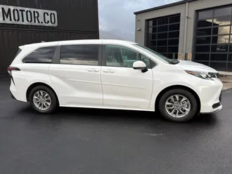 2025 Toyota Sienna photo 5