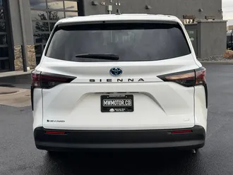 2025 Toyota Sienna photo 6