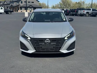 2024 Nissan Altima photo 2