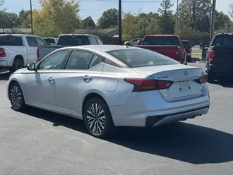 2024 Nissan Altima photo 5