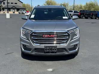 2024 GMC Terrain photo 2