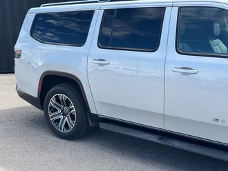 2025 Jeep Wagoneer L photo 4