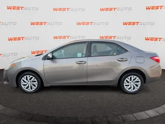 2017 Toyota Corolla photo 2
