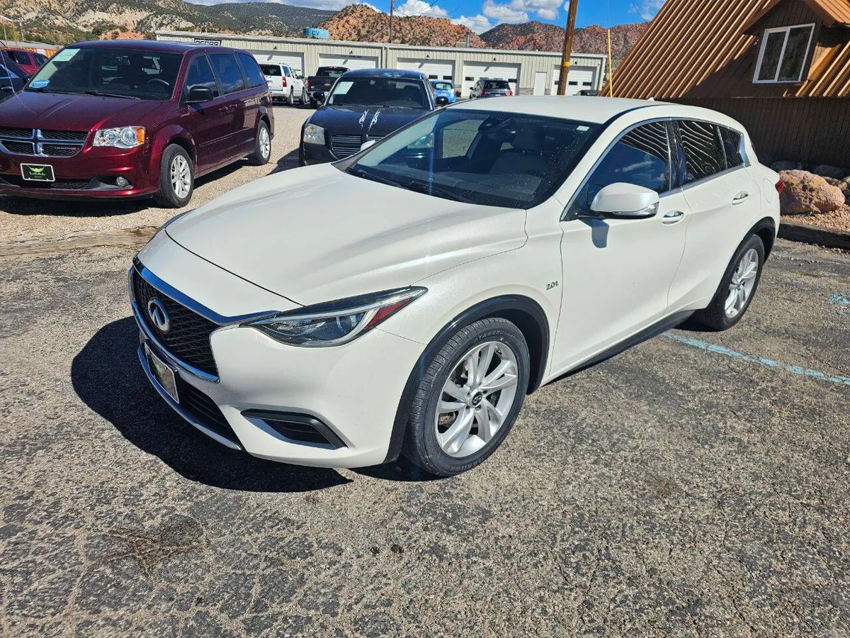2018 Infiniti QX30 Luxury 4dr Crossover