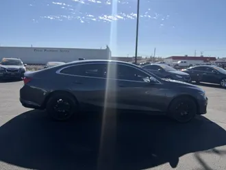 2018 Chevrolet Malibu photo 2