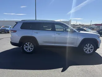 2022 Jeep Grand Cherokee L photo 2