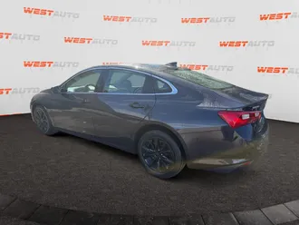 2023 Chevrolet Malibu photo 3