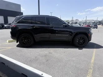 2023 JEEP GRAND CHEROKEE photo 4
