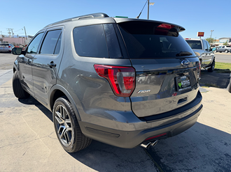 2018 Ford Explorer photo 3