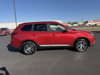 2016 Mitsubishi Outlander photo 2