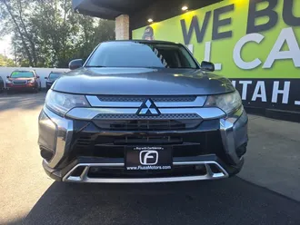 2019 Mitsubishi Outlander photo 2